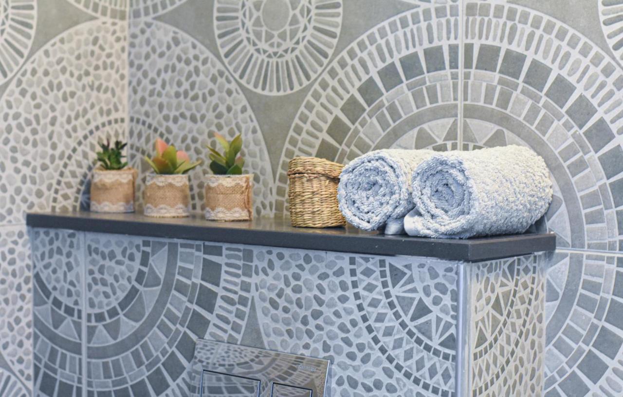 Sunshine Suite Boutique Only 5 Min Walk To The Beach - By Seaelo Ejlat Zewnętrze zdjęcie